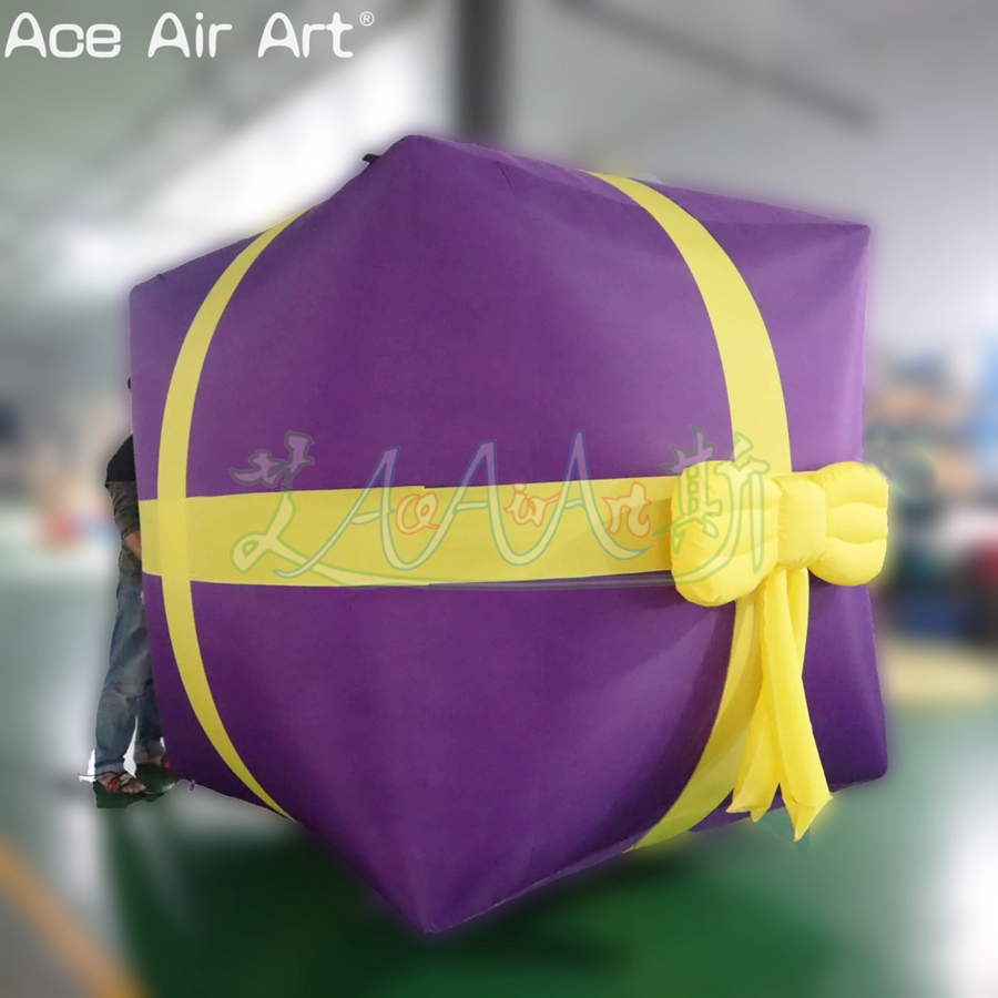 2m High Cube Christmas Gift Bag Inflatable Christmas Gift Box with Bow Can Be Customized for Mall Activity Decoration or Advertising